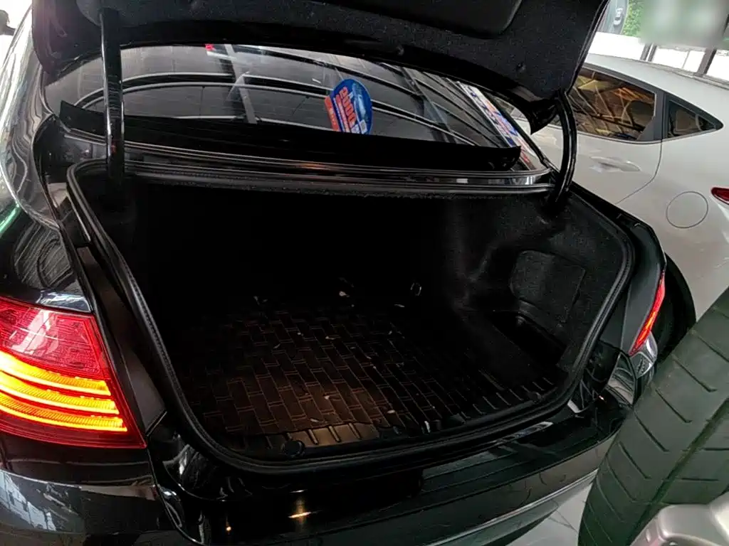 BMW 5 Series — миниатюра 19