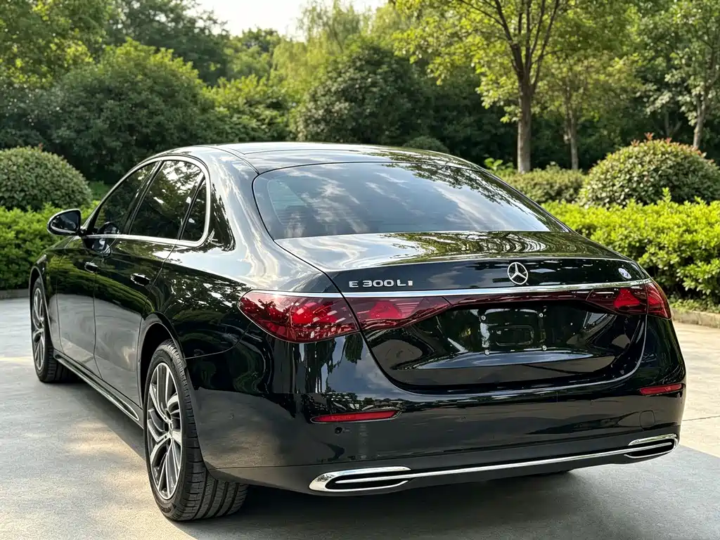 Mercedes-Benz E-Class — миниатюра 19