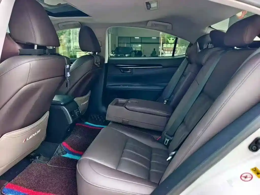 Lexus ES — миниатюра 8