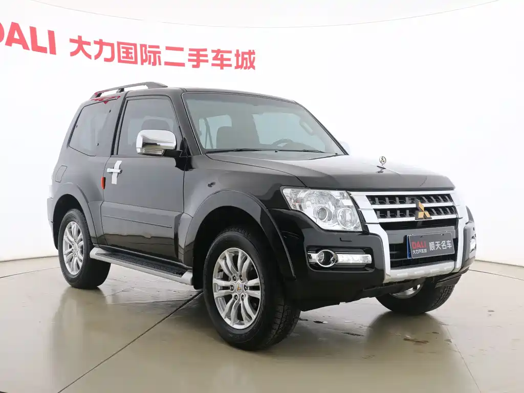 Mitsubishi Pajero (Import) 2019