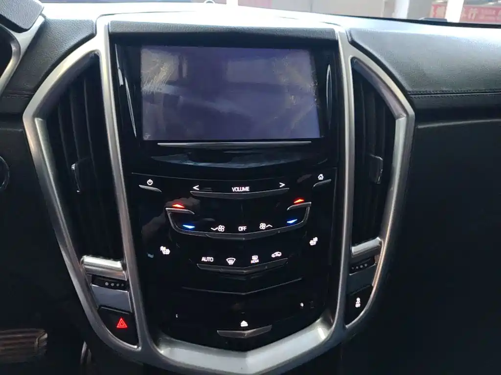 Cadillac SRX — миниатюра 13
