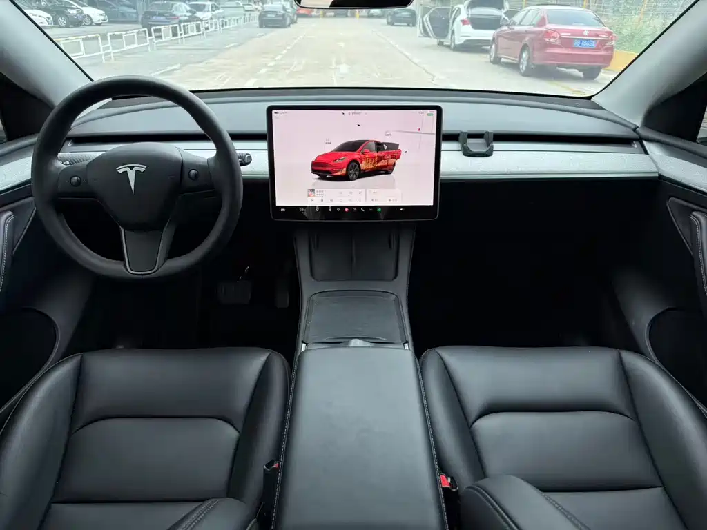 Tesla Model Y — миниатюра 5