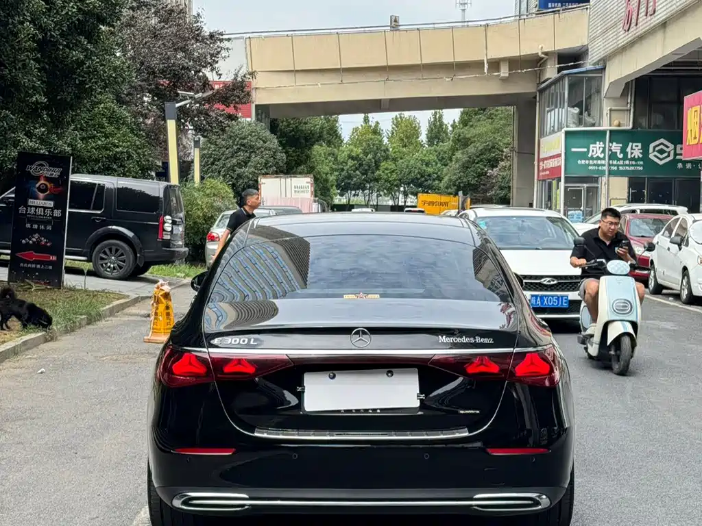 Mercedes-Benz E-Class — миниатюра 9