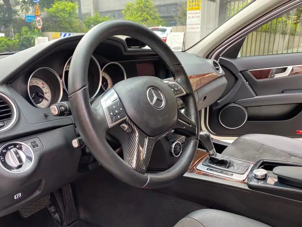 Mercedes-Benz C-Class — миниатюра 8