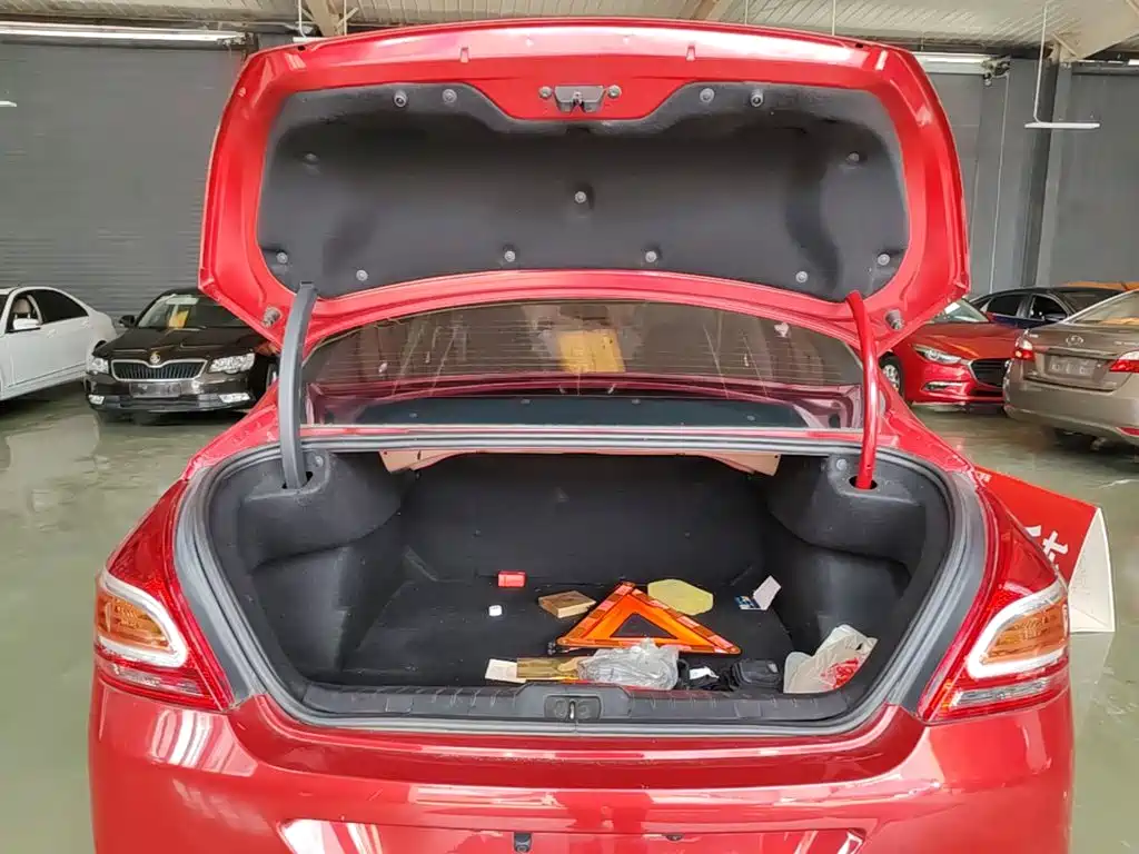 Peugeot 308 — миниатюра 19