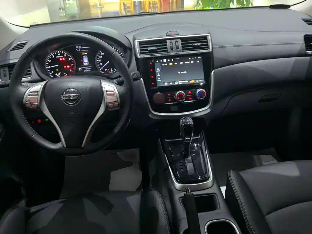 Nissan Tiida — миниатюра 10