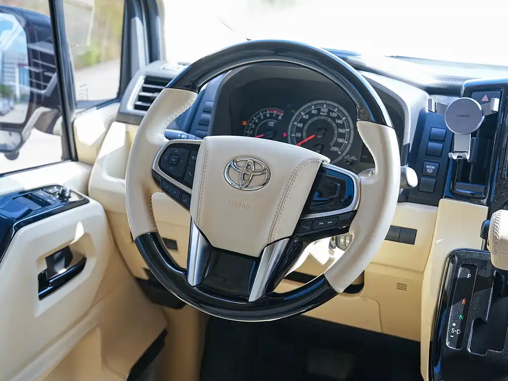 Toyota Hiace — миниатюра 20