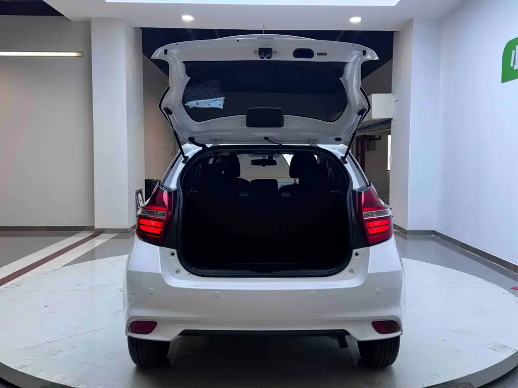 Toyota Yaris L — миниатюра 17
