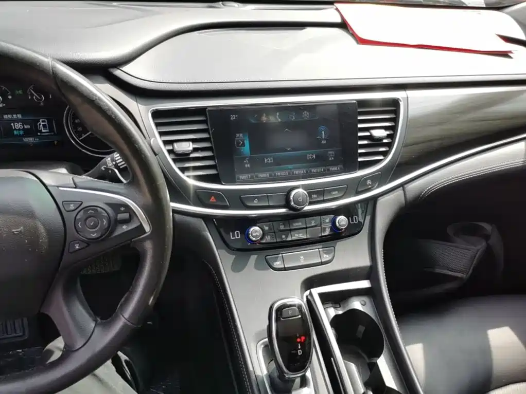 Buick LaCrosse — миниатюра 10