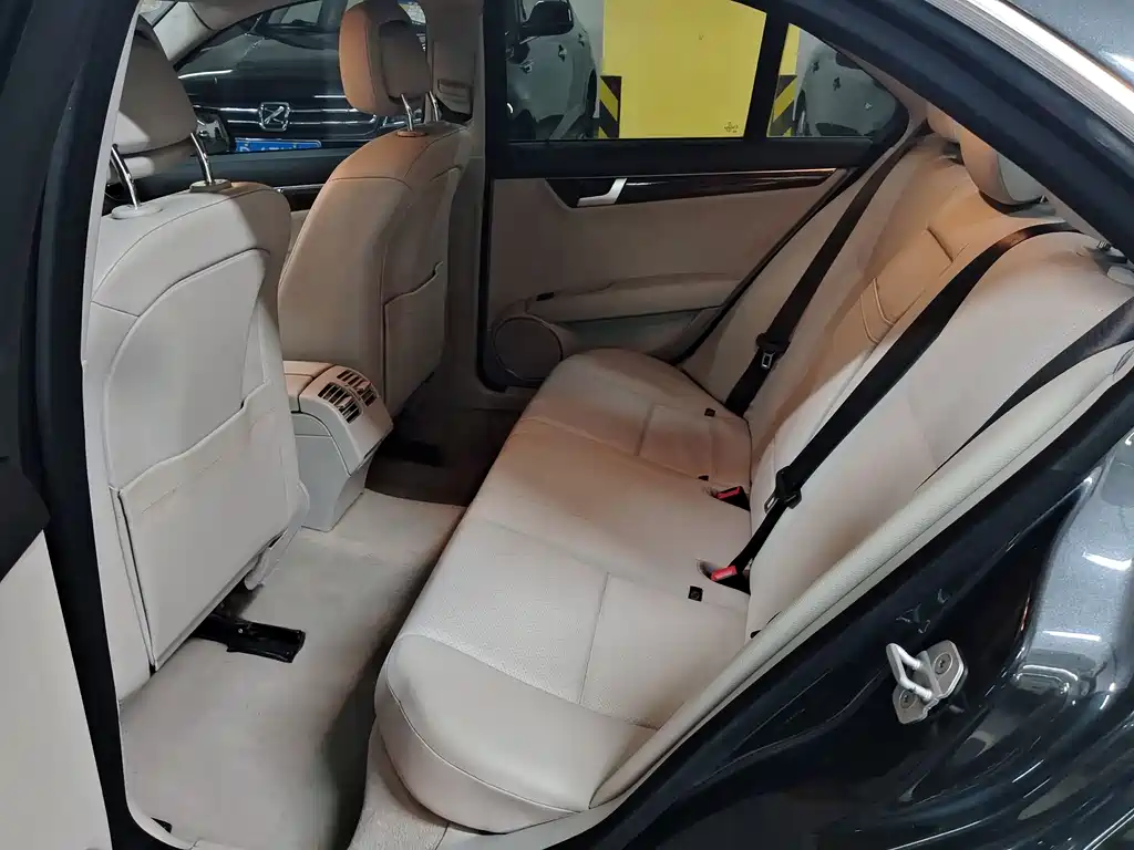 Mercedes-Benz C-Class — миниатюра 8