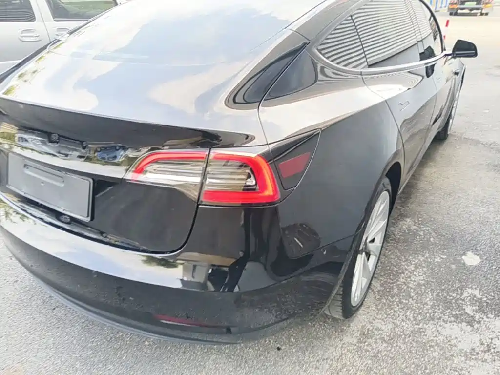 Tesla Model 3 — миниатюра 8