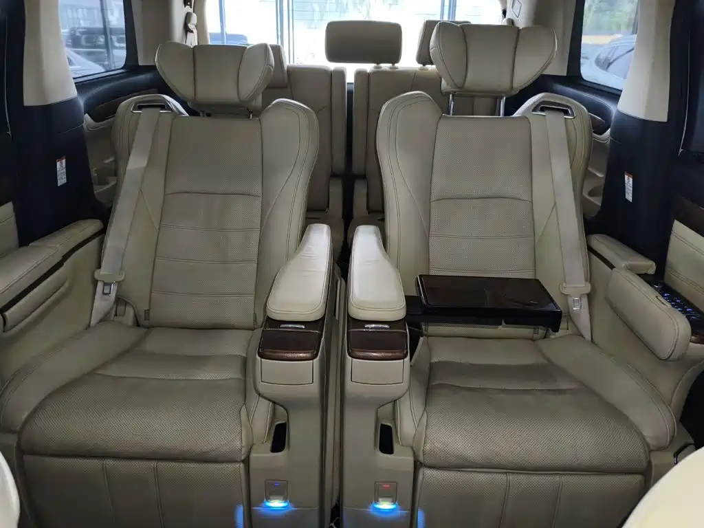 Toyota Alphard — миниатюра 16