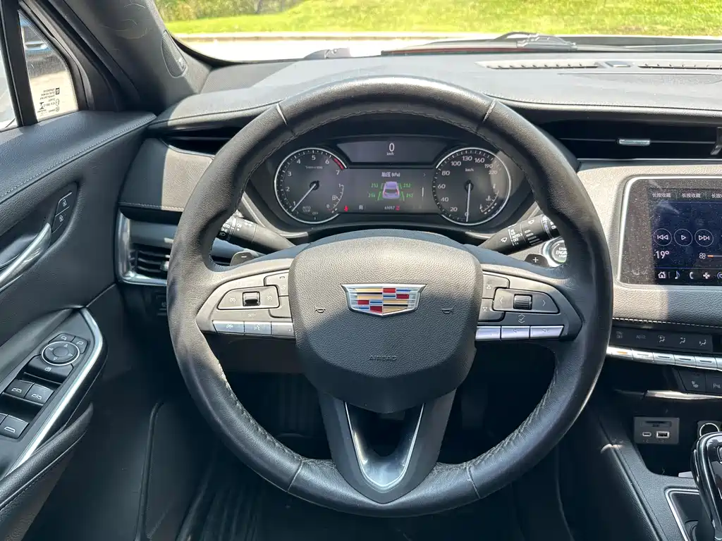 Cadillac XT4 — миниатюра 17