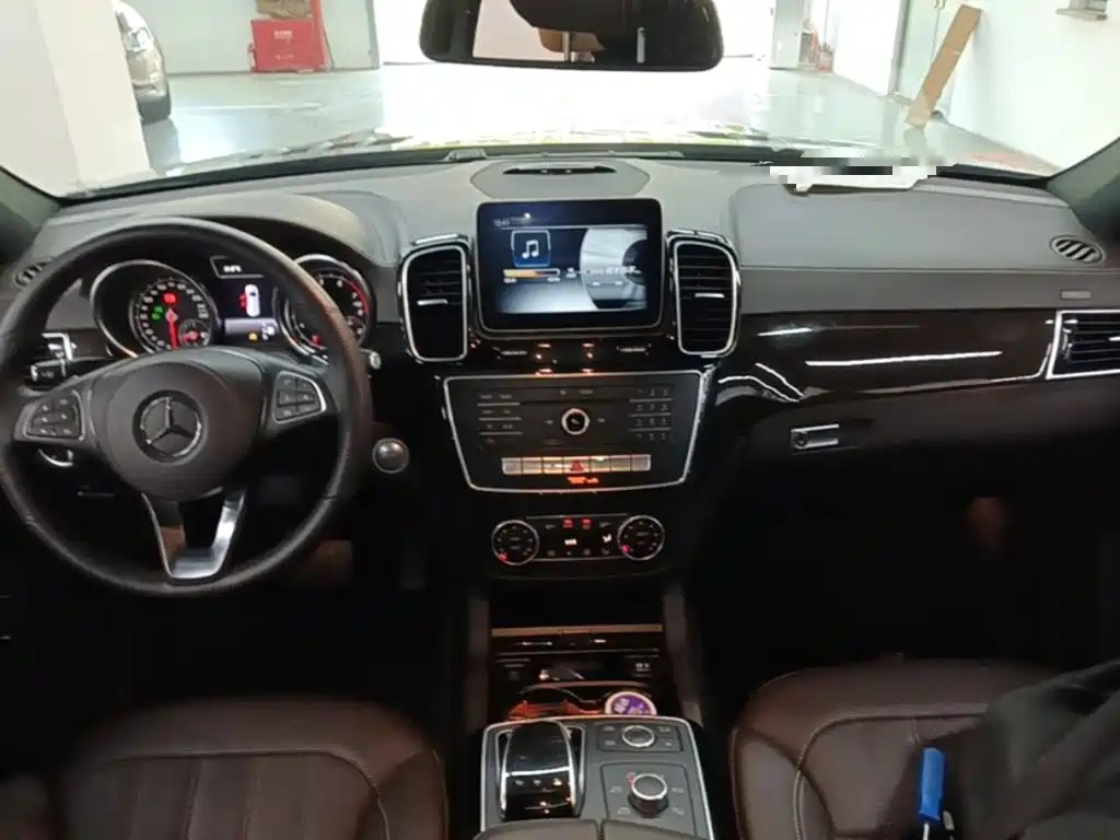 Mercedes-Benz GLS — миниатюра 10