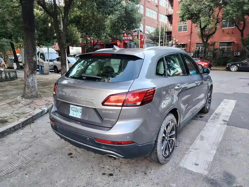 Borgward BX7 — миниатюра 11