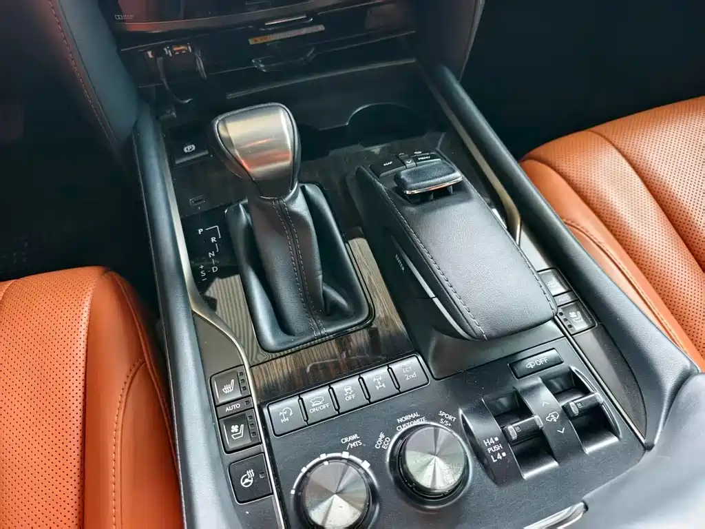 Lexus LX — миниатюра 6