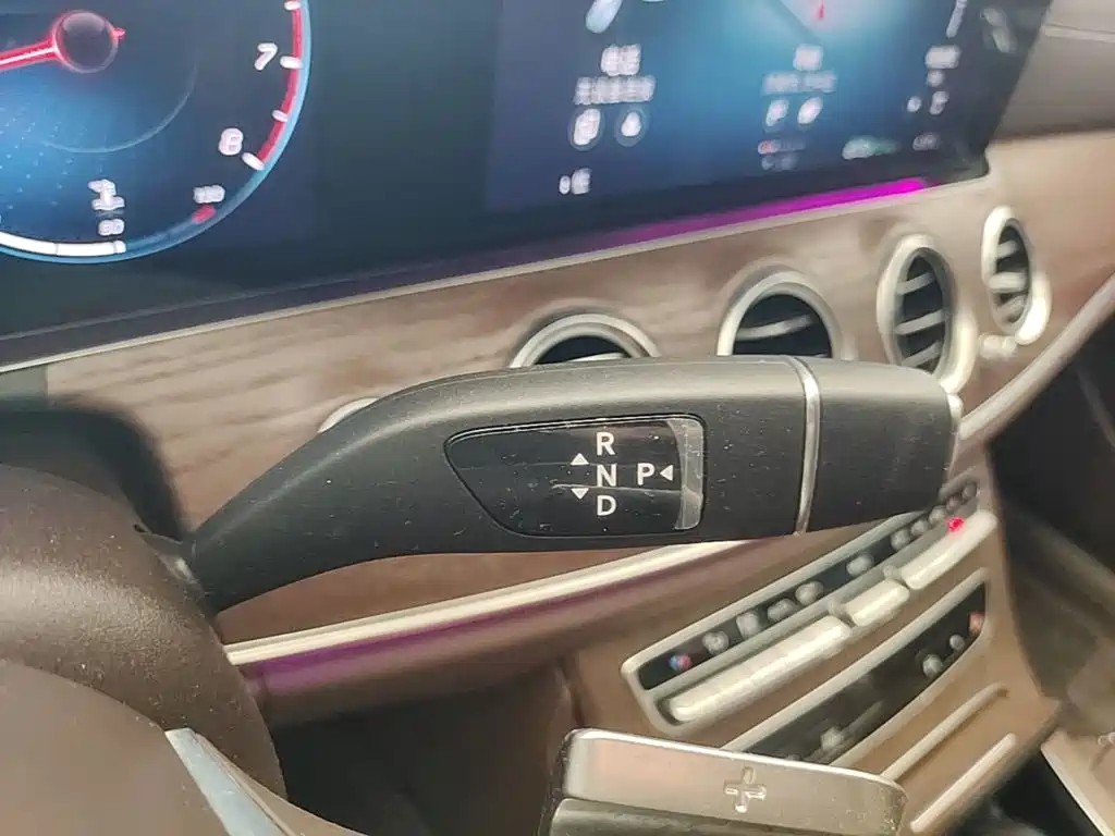 Mercedes-Benz E-Class — миниатюра 14