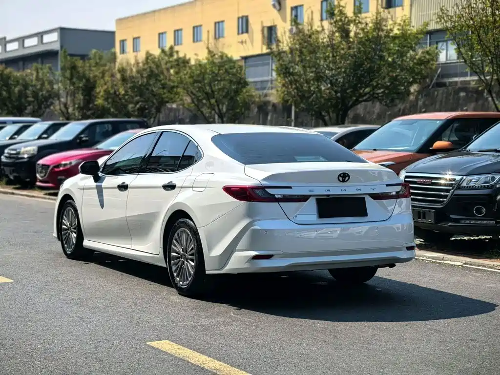 Toyota Camry — миниатюра 3