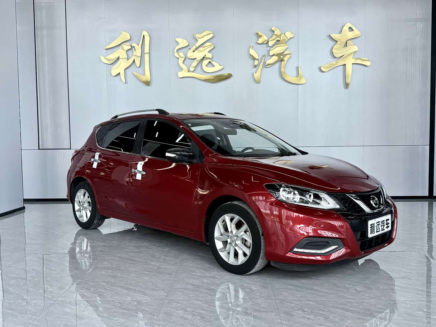 Nissan Tiida 1.6 л 2022 г. красный/фиолетовый, пробег 35000 км