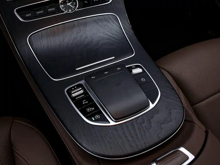 Mercedes-Benz E-Class — миниатюра 10