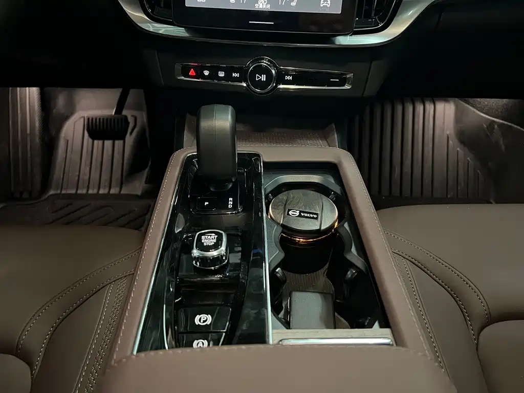 Volvo S90 — миниатюра 11