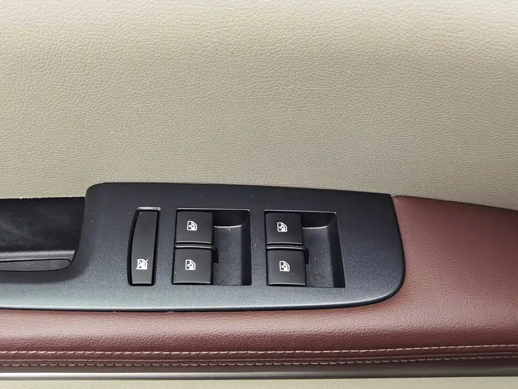 Buick GL8 — миниатюра 9