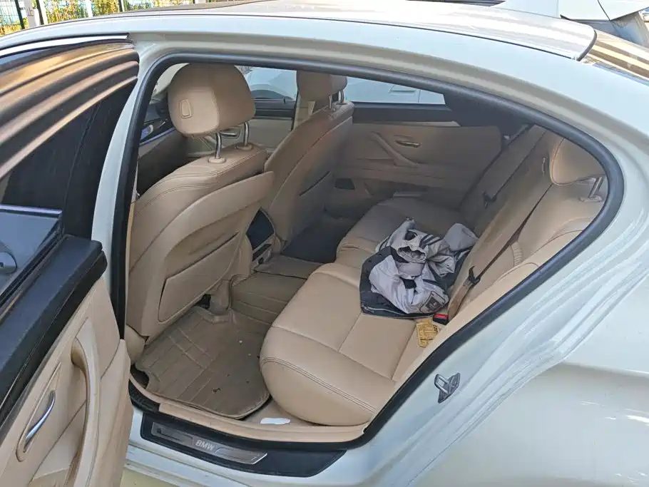 BMW 5 Series — миниатюра 11