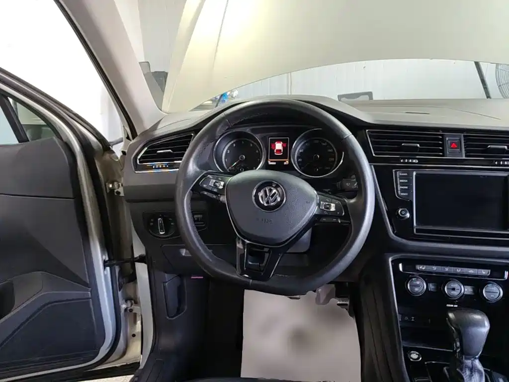 Volkswagen Tiguan L — миниатюра 11