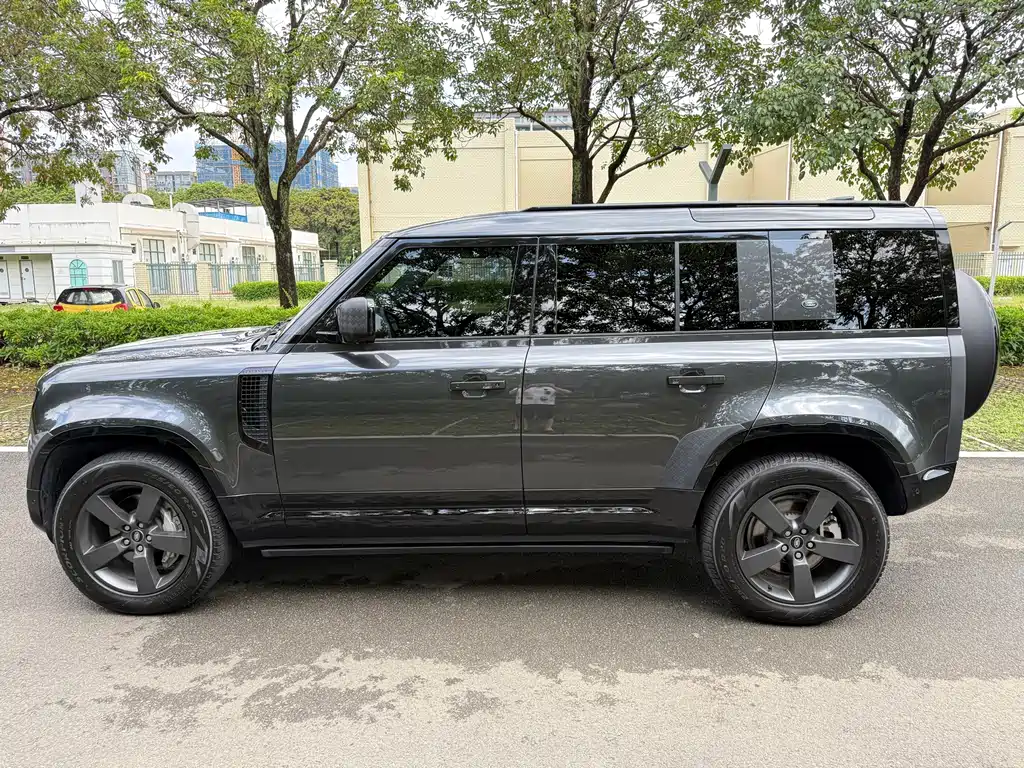 Land Rover Defender — миниатюра 7
