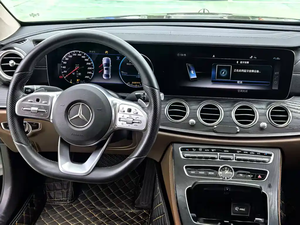 Mercedes-Benz E-Class — миниатюра 5