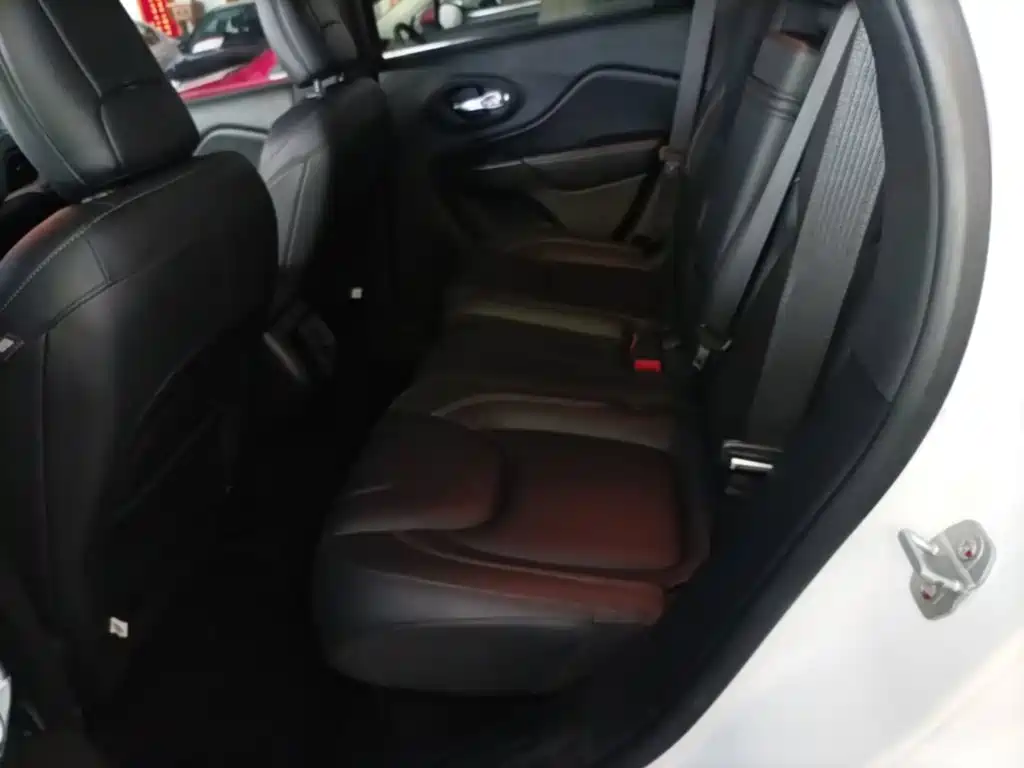Jeep Cherokee — миниатюра 17