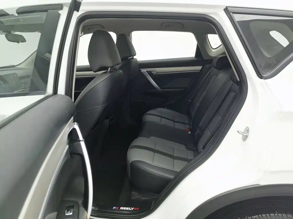 Geely Binyue — миниатюра 15
