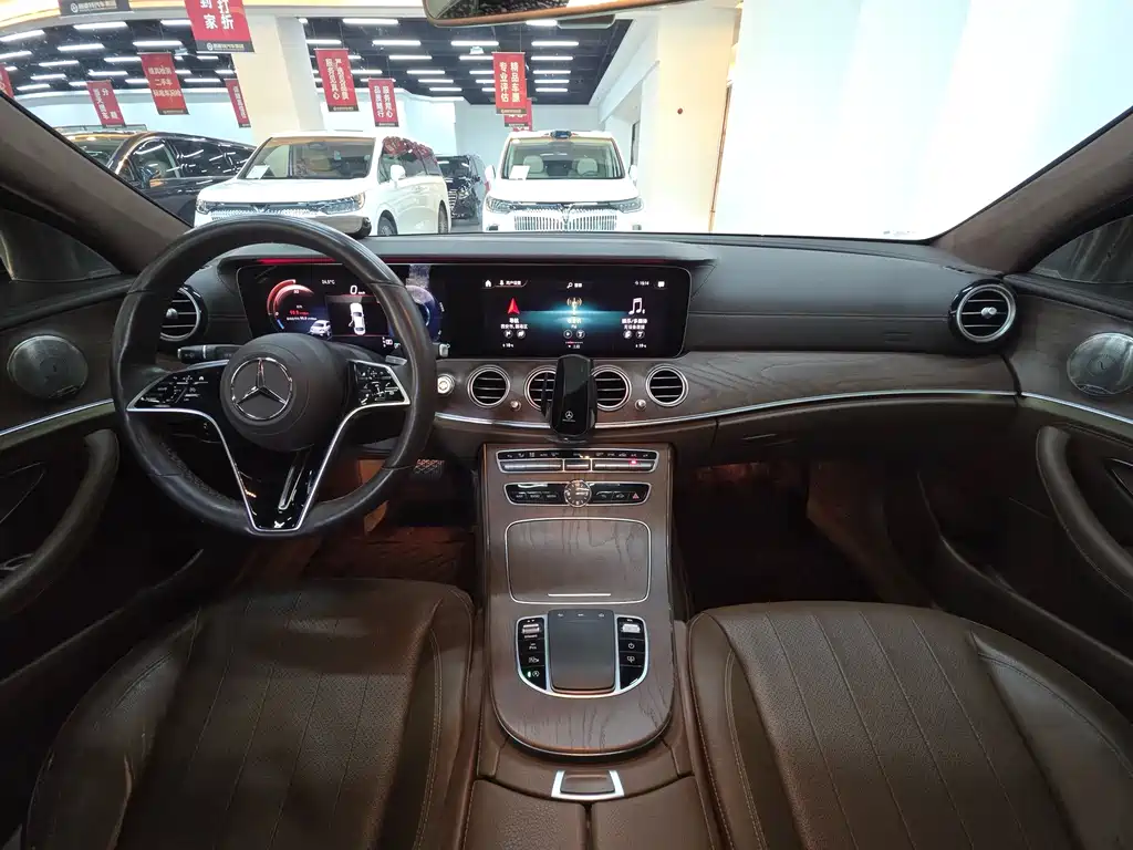 Mercedes-Benz E-Class — миниатюра 15
