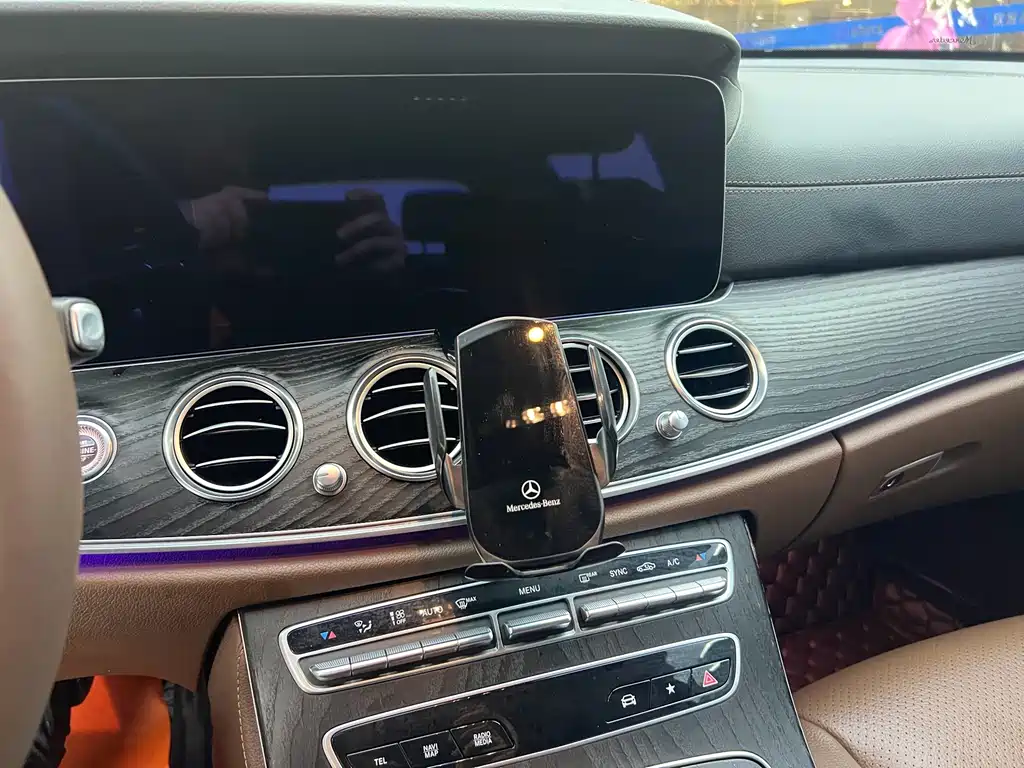 Mercedes-Benz E-Class — миниатюра 6