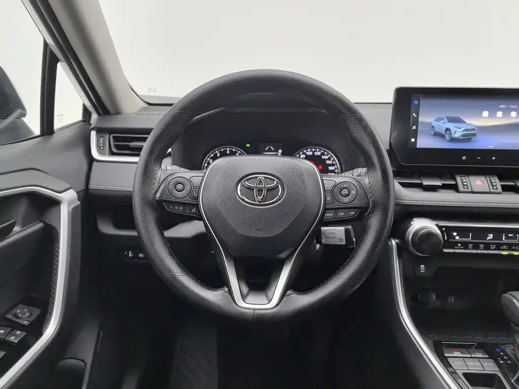 Toyota RAV4 — миниатюра 11