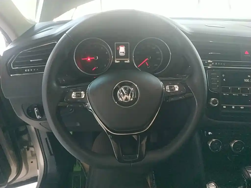 Volkswagen Tiguan L — миниатюра 11
