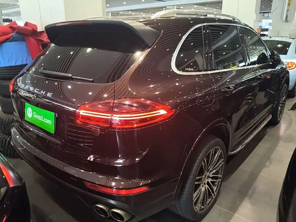 Porsche Cayenne — миниатюра 7