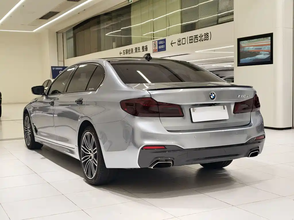 BMW 5 Series — миниатюра 11