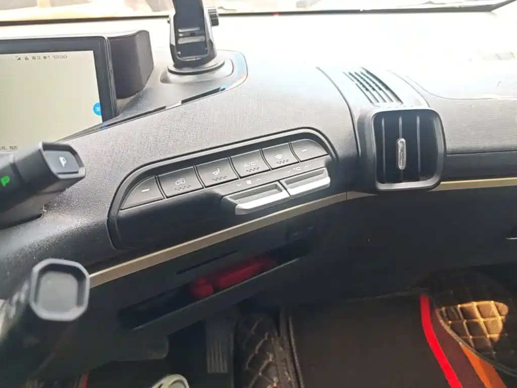 Baojun KiWi EV — миниатюра 13