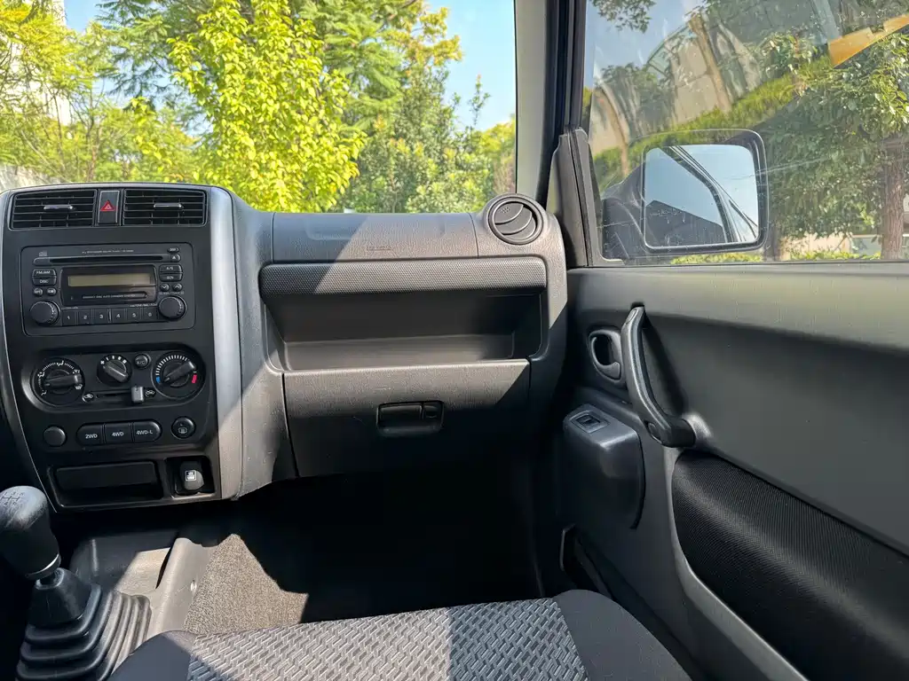 Suzuki Jimny — миниатюра 14