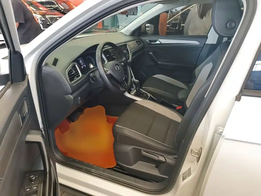 Volkswagen T-Roc — миниатюра 16