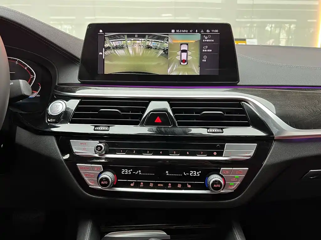 BMW 5 Series — миниатюра 13