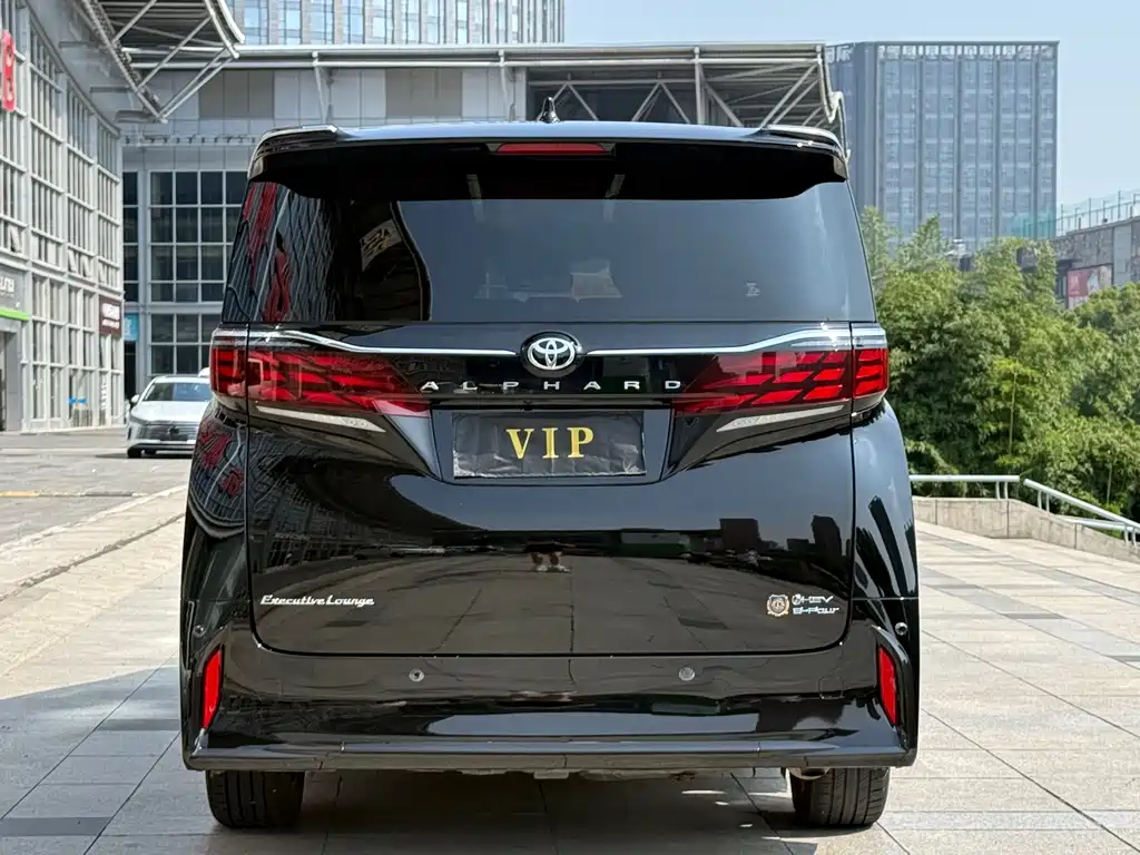 Toyota Alphard — миниатюра 8