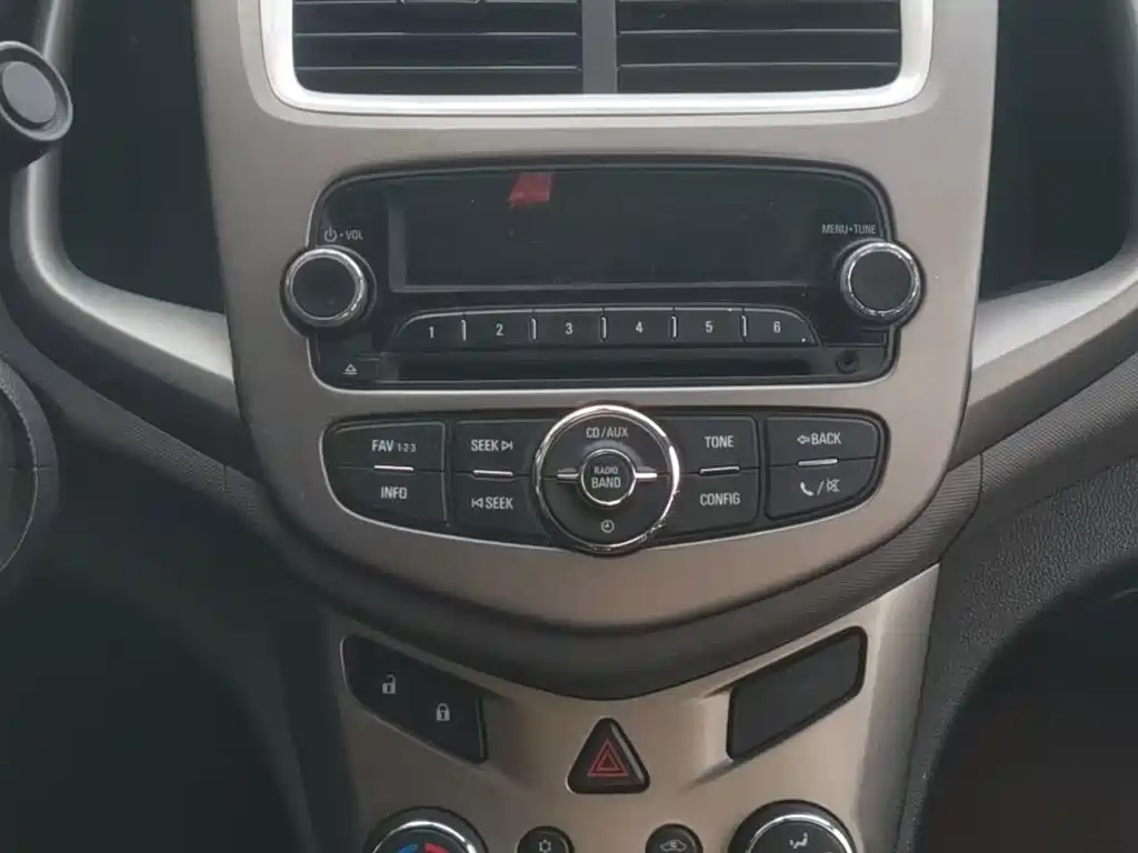 Chevrolet Aveo — миниатюра 8
