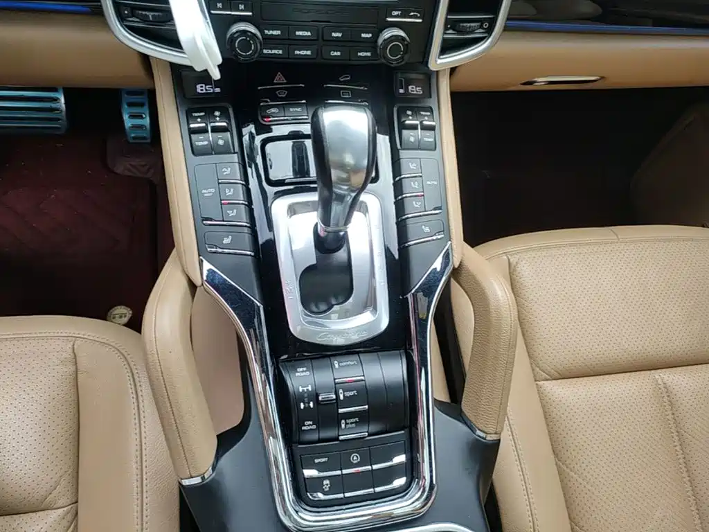 Porsche Cayenne — миниатюра 14