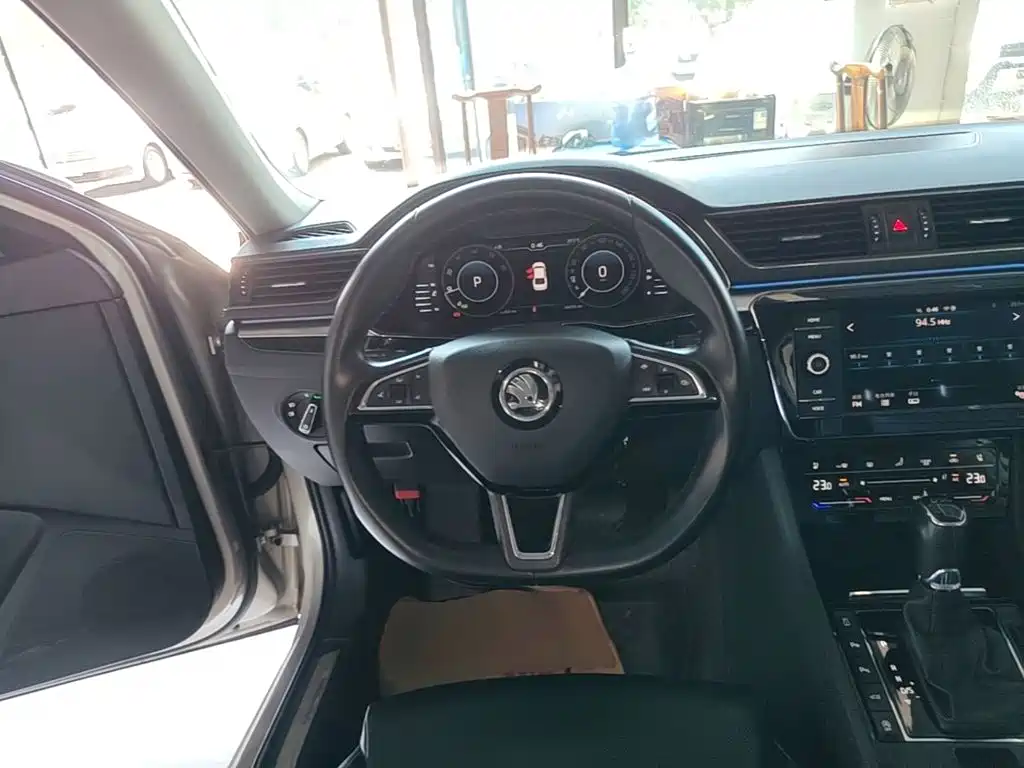 Skoda Superb — миниатюра 11
