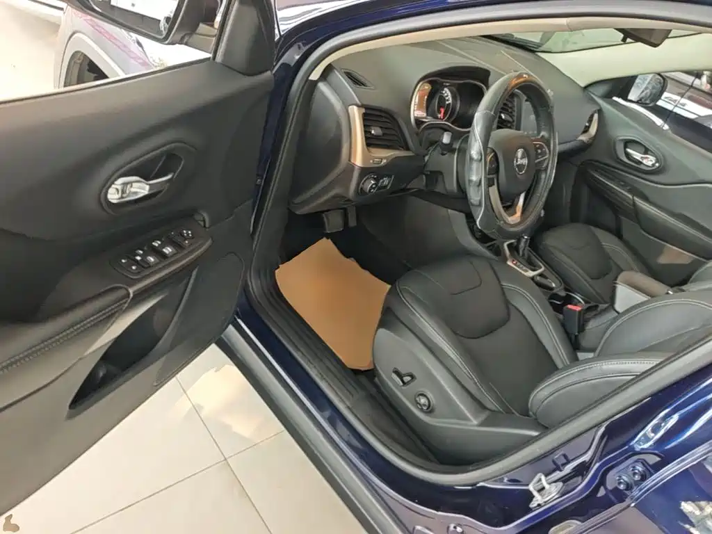 Jeep Cherokee — миниатюра 16