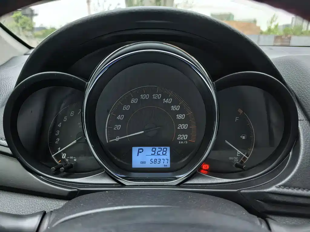 Toyota Yaris L — миниатюра 8