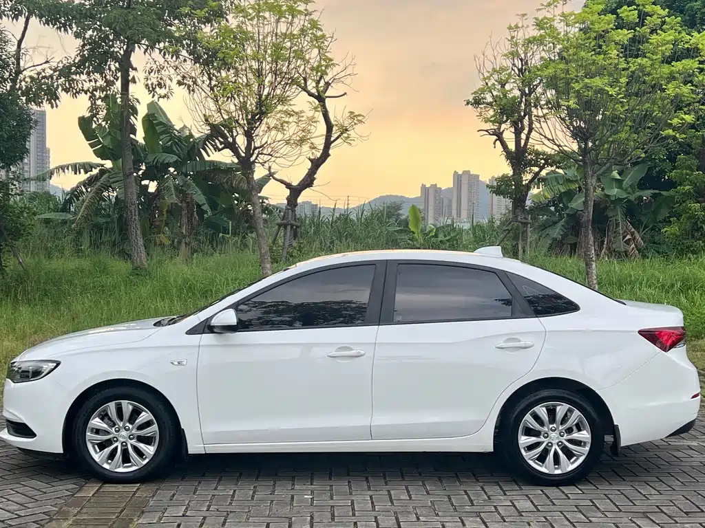 Buick Excelle — миниатюра 4