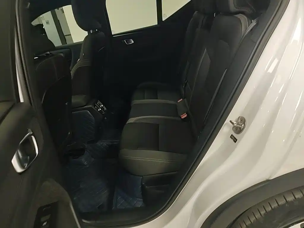 Volvo XC40 — миниатюра 17